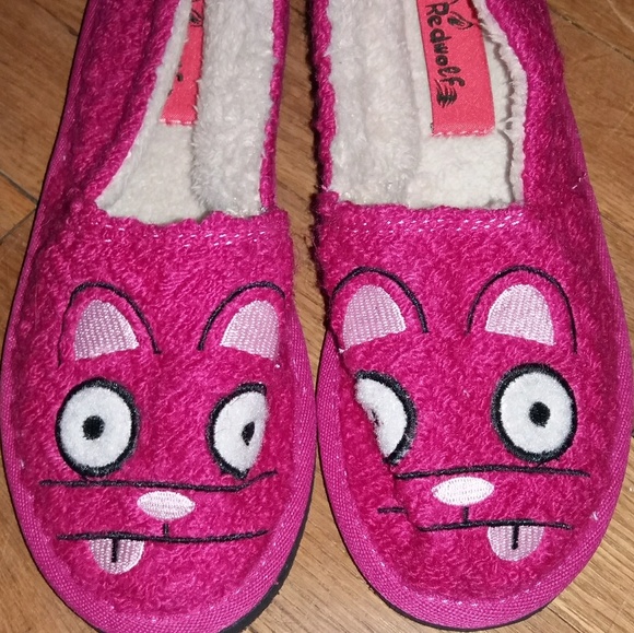 "REDWOLF" HOT PINK FUZZY SHOES/SLIPPERS SIZE 6 - Picture 1 of 4